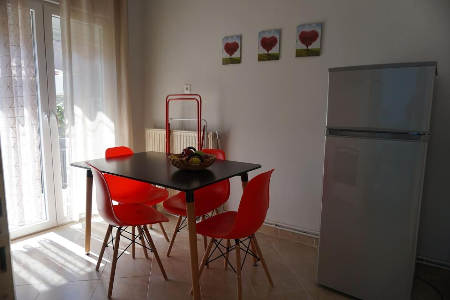 Seaside Family Apartment In Paralia Dionisiou Buitenkant foto